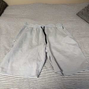 Men's Old Navy Active Draw String Shorts.
